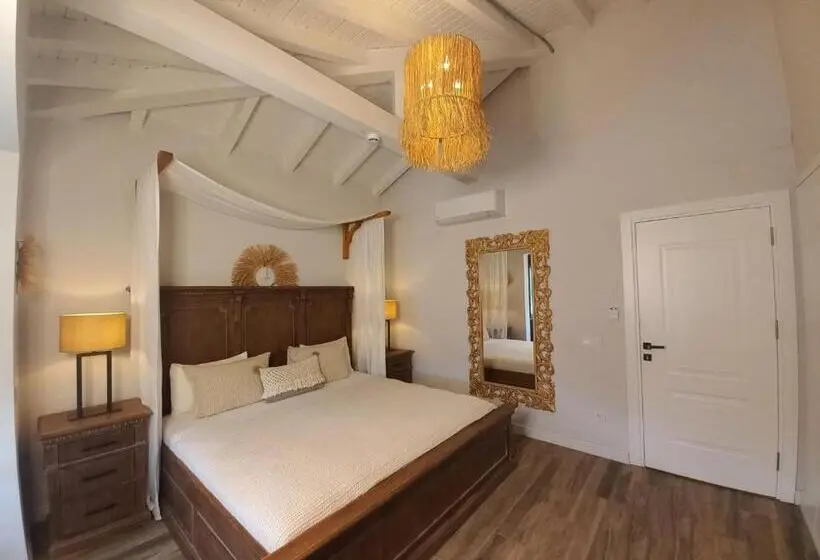 Deluxe Neljän Hengen Huone, Chloe Boutique