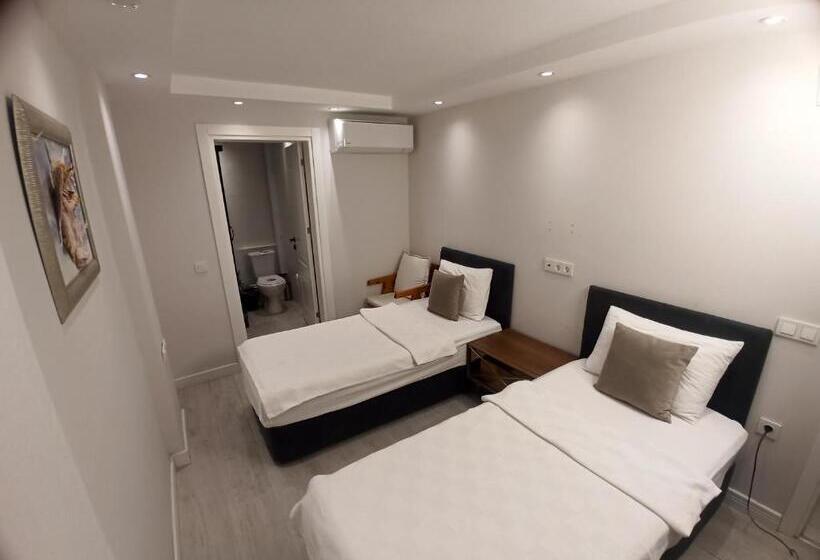 エコノミールーム, Chloe Boutique