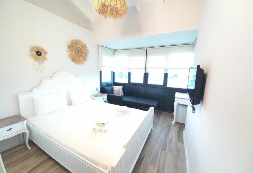 スタンダードトリプルルーム, Chloe Boutique