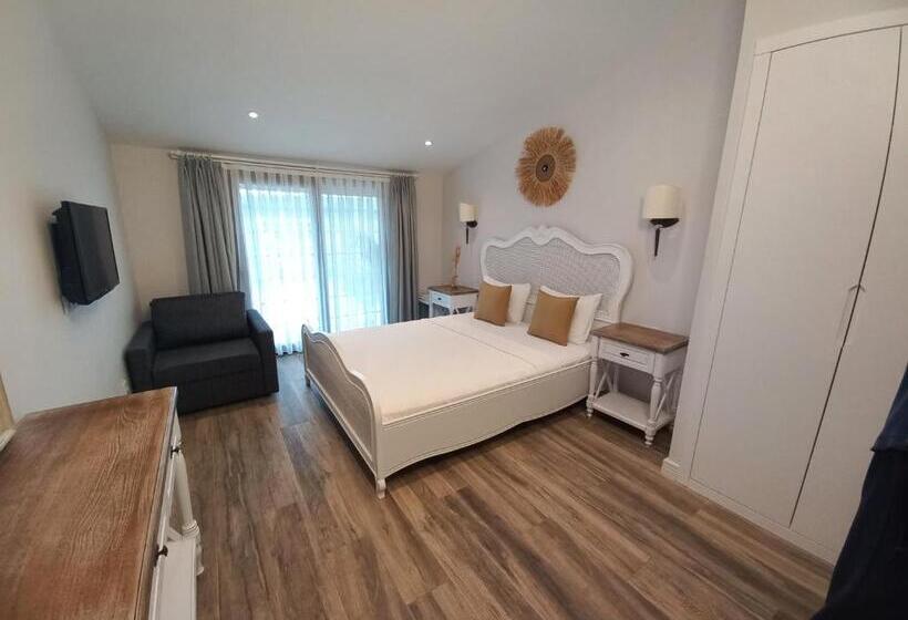 スタンダードトリプルルーム, Chloe Boutique