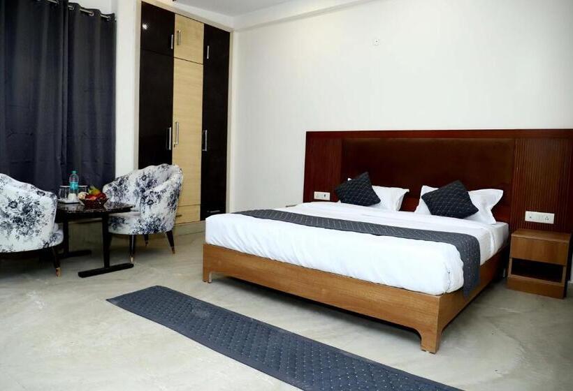 سوئیت با بالکن, Lyf Corporate Suites Noida Sector 19