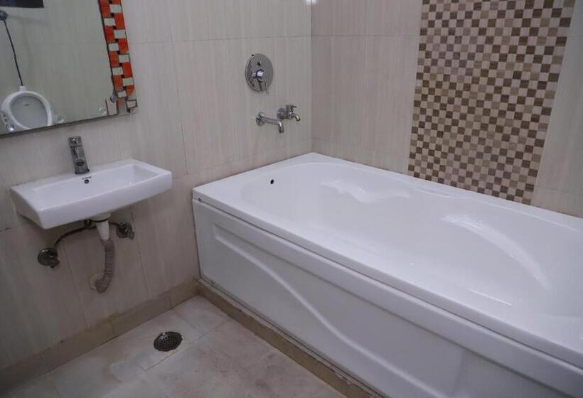 سوئیت با بالکن, Lyf Corporate Suites Noida Sector 19