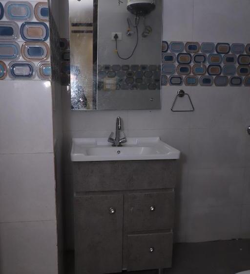 سوئیت با بالکن, Lyf Corporate Suites Noida Sector 19