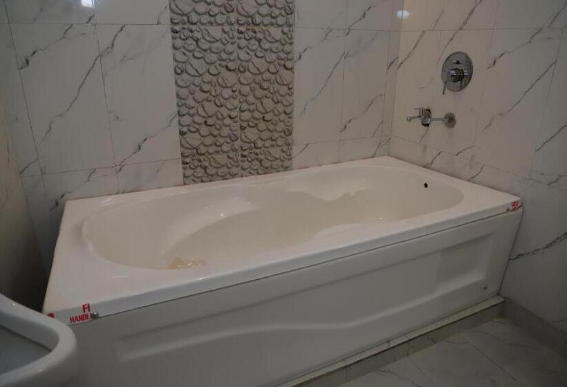 سوئیت با بالکن, Lyf Corporate Suites Noida Sector 19