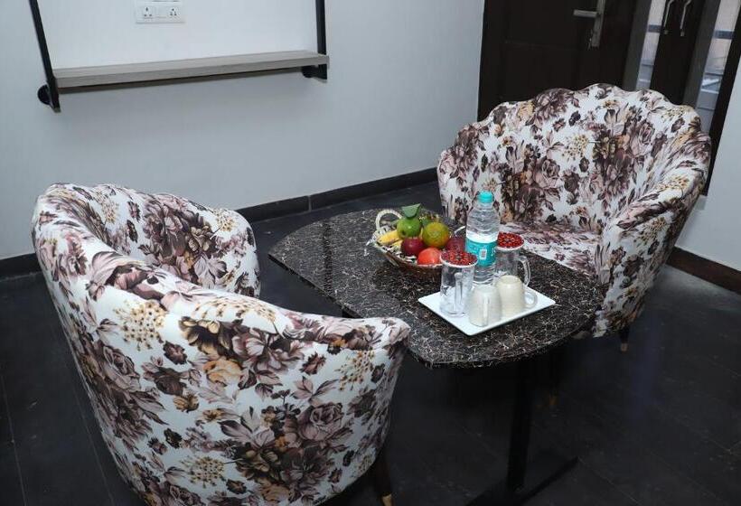 سوئیت با بالکن, Lyf Corporate Suites Noida Sector 19