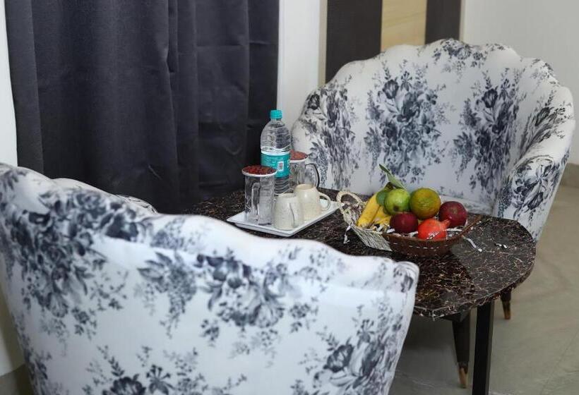 سوئیت با بالکن, Lyf Corporate Suites Noida Sector 19