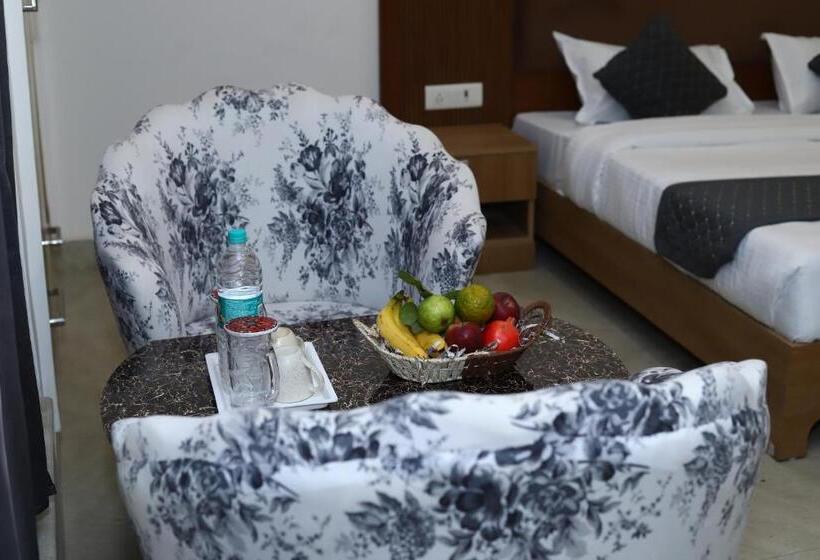 سوئیت با بالکن, Lyf Corporate Suites Noida Sector 19