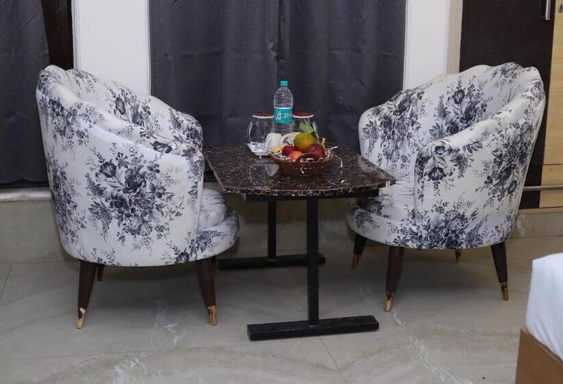 سوئیت با بالکن, Lyf Corporate Suites Noida Sector 19