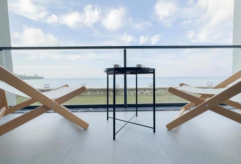 חדר סטנדרט לשלושה, Mehmetbey çaka