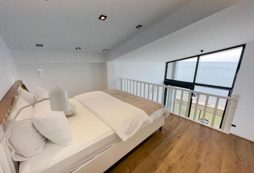 חדר סטנדרט לשלושה, Mehmetbey çaka