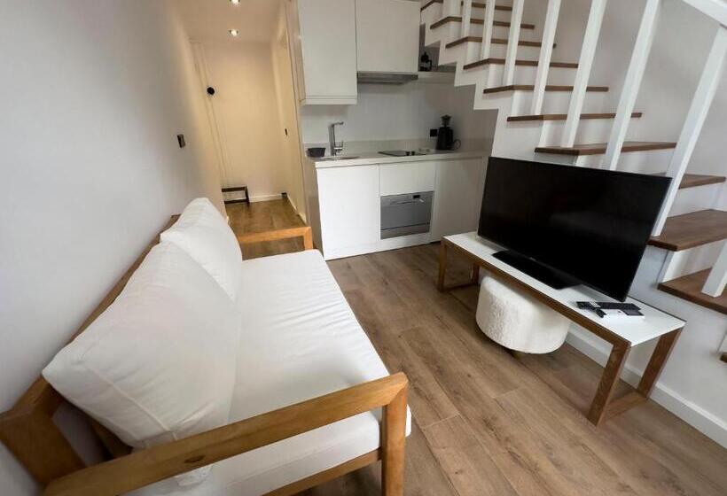 חדר סטנדרט לשלושה, Mehmetbey çaka