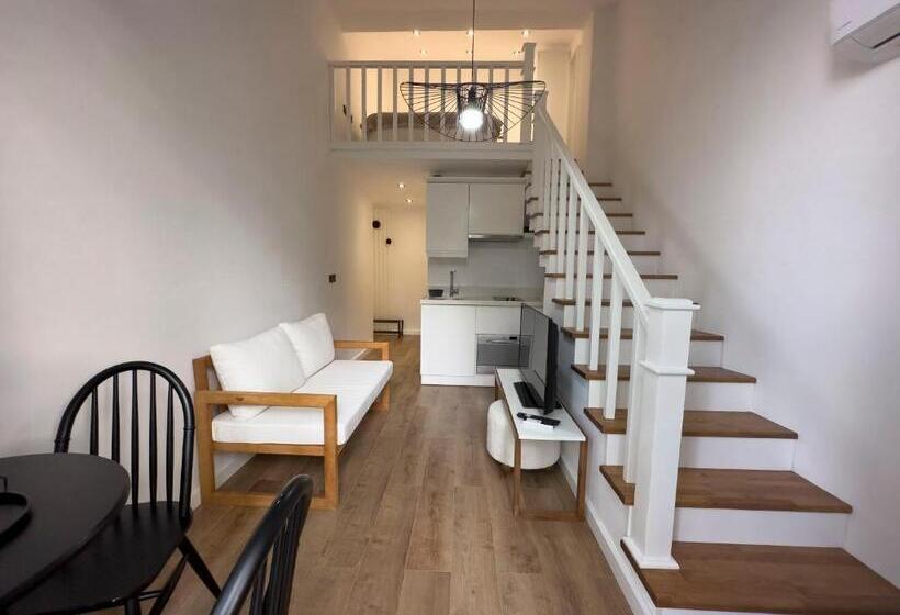 חדר סטנדרט לשלושה, Mehmetbey çaka