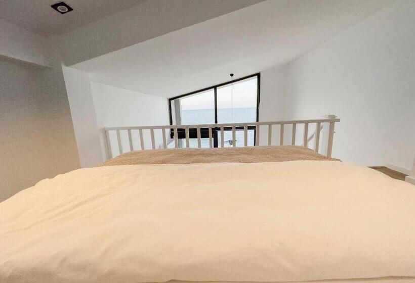 חדר סטנדרט לשלושה, Mehmetbey çaka