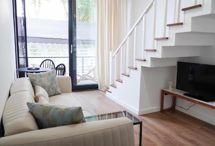 חדר סטנדרט לשלושה, Mehmetbey çaka