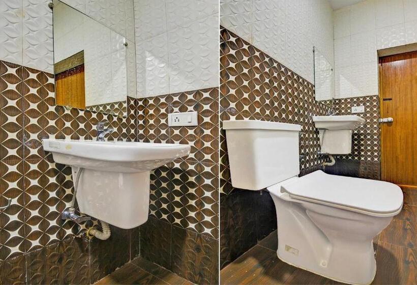 트리플 클래식 룸, Oyo Flagship Peppy Guest House