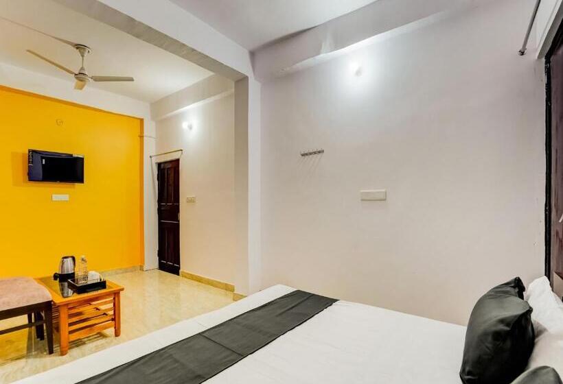 Triple Classic Room, Oyo Varusiya Guest House
