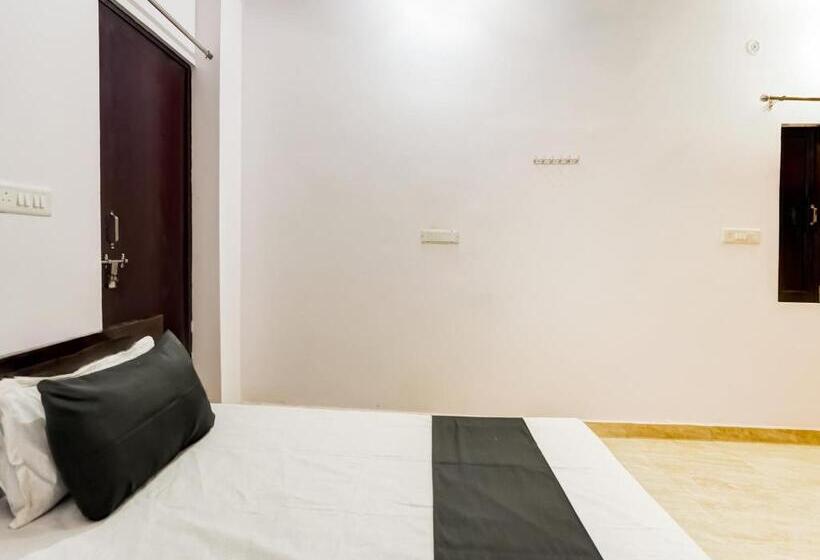 Triple Classic Room, Oyo Varusiya Guest House