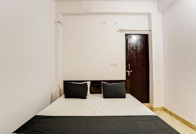 Triple Classic Room, Oyo Varusiya Guest House