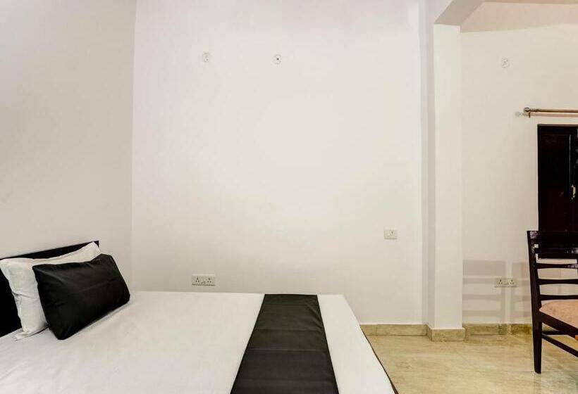 Triple Classic Room, Oyo Varusiya Guest House