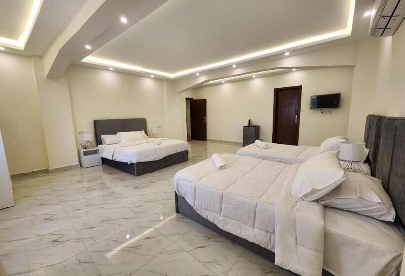 سوئیت جونیور با چشم‌انداز کوهستان, Secret Of Pyramids View