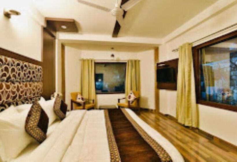 اتاق لوکس, Kapoor Resort Manali