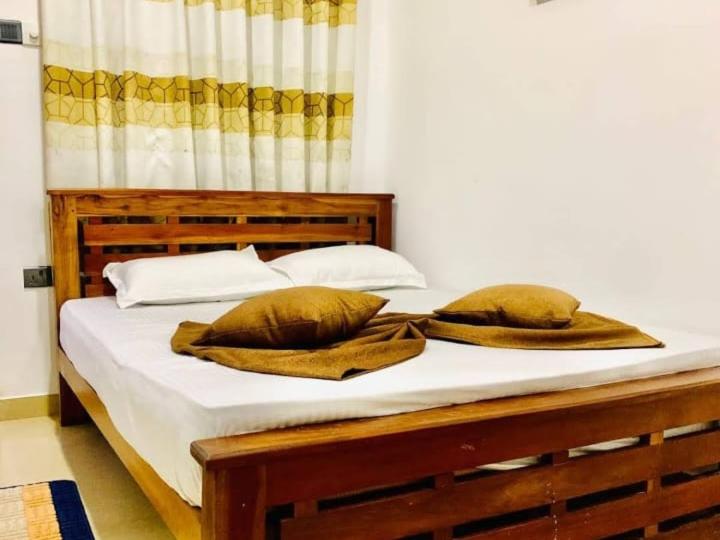 Номер Economy, Transit House