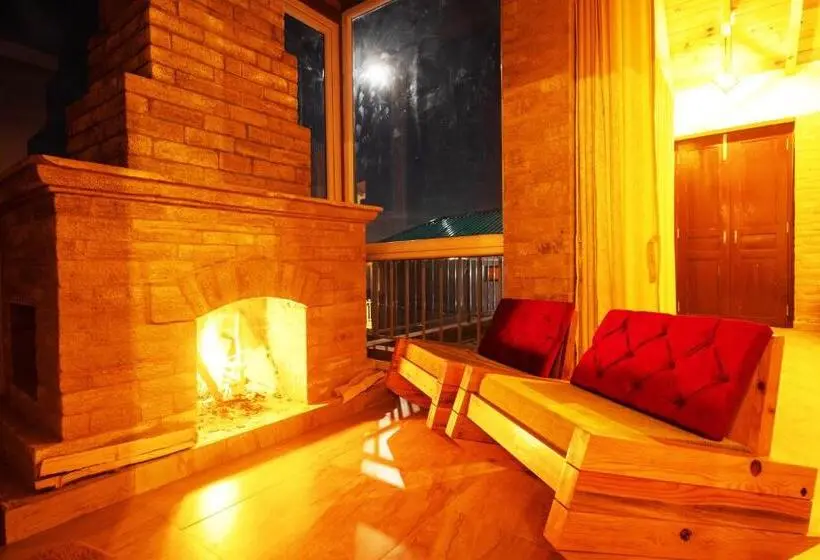 プレジデントスイートルーム, Shree Parijat Resort At Mukteshwar Hill Station With Himalayan View