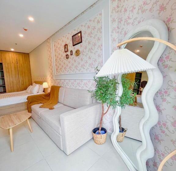 استودیو استاندارد با بالکن, The Song Luxury Apartment By Lisa House