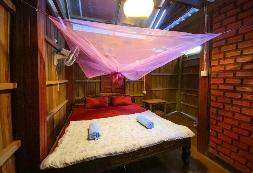 اتاق خانوادگی, Backpacker Hostel And Jungle Trekking
