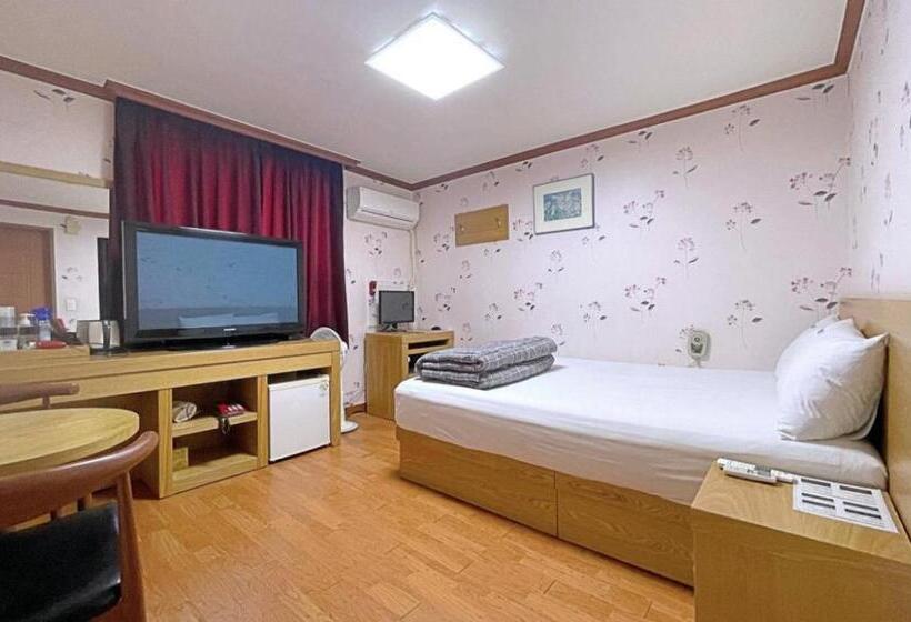 StandaardKamer, Dongil Motel