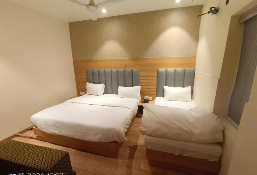 Standard Triple Room, Dream Land