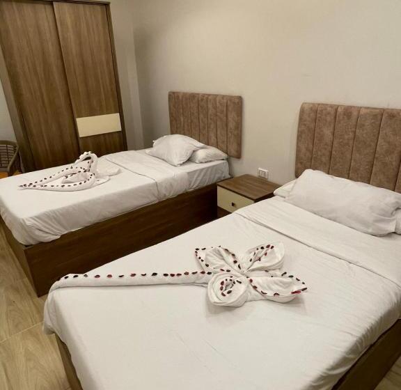 اتاق اکونومی, Locanda Pyramids View