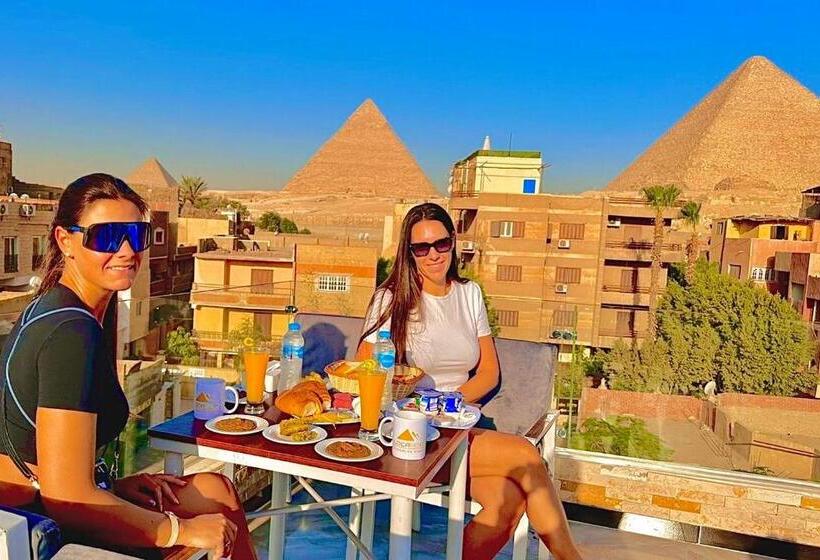 اتاق ساده سه‌ نفره, Locanda Pyramids View