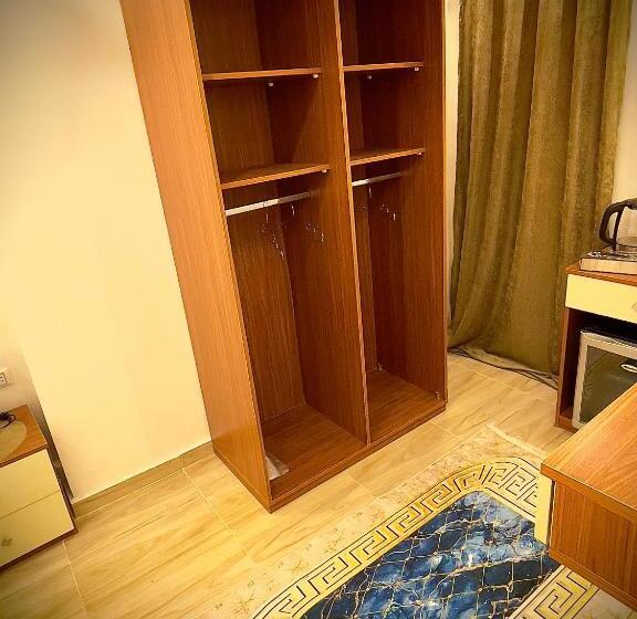 اتاق اکونومی, Locanda Pyramids View