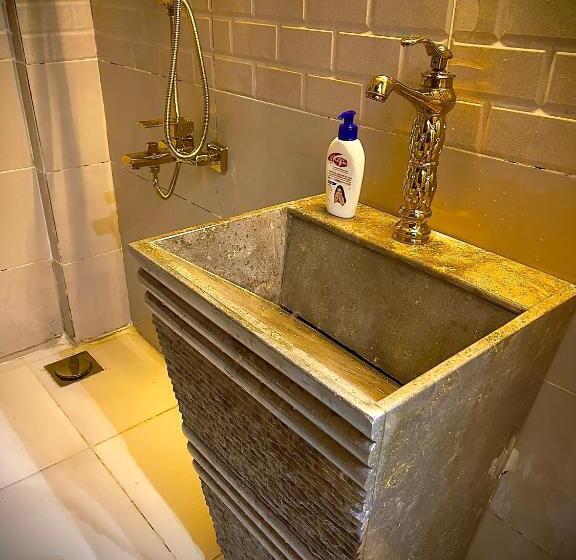 اتاق اکونومی, Locanda Pyramids View