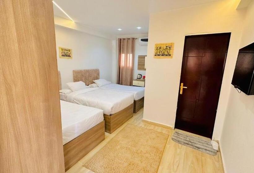 اتاق ساده سه‌ نفره, Locanda Pyramids View