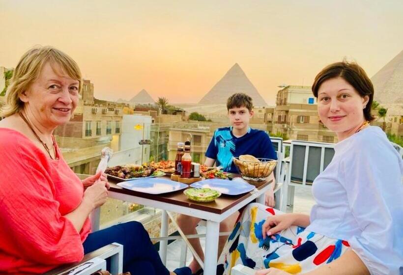 اتاق ساده سه‌ نفره, Locanda Pyramids View