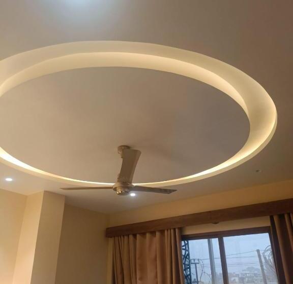 エクゼクティブトリプル, Mr Jaiswal Dharmshala