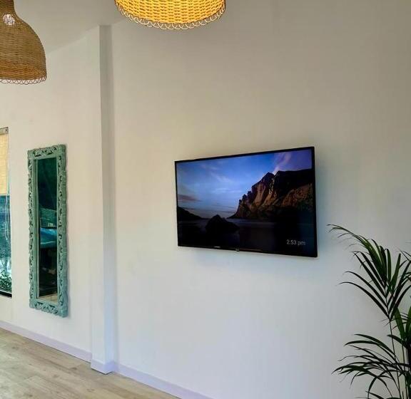 חדר דלוקס עם מרפסת, Riverside Luxe Living