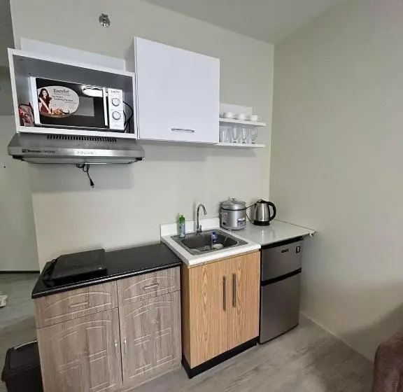 プールビュースタンダードステューディオ, M&m S Condo Unit