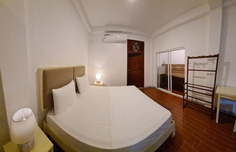 غرفة ديلوكس, The Calm Of8