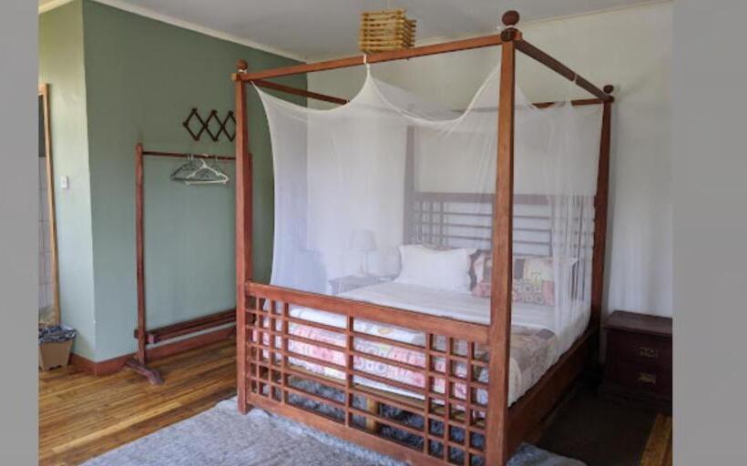 اتاق استاندارد چهارنفره با چشمانداز باغ, Sunrise Motel