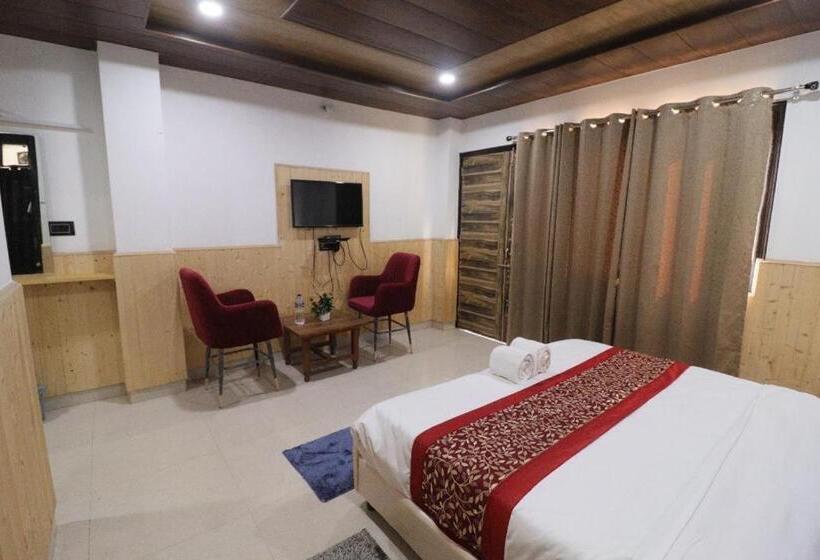 带阳台的豪华间, Backwoods Suites Shimla