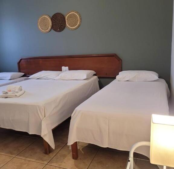 اتاق استاندارد چهار تخته, Aurora