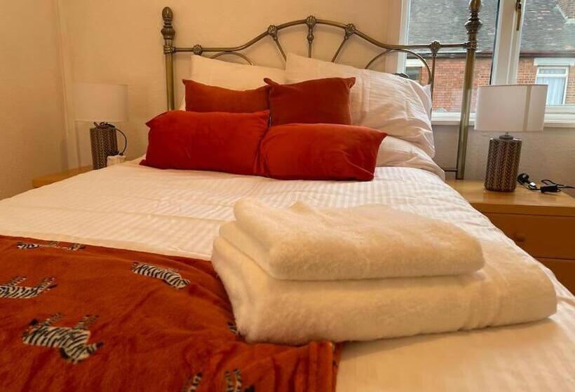 غرفة قياسية, Keary Entire House. 3 Beds. Bright And Cheerful