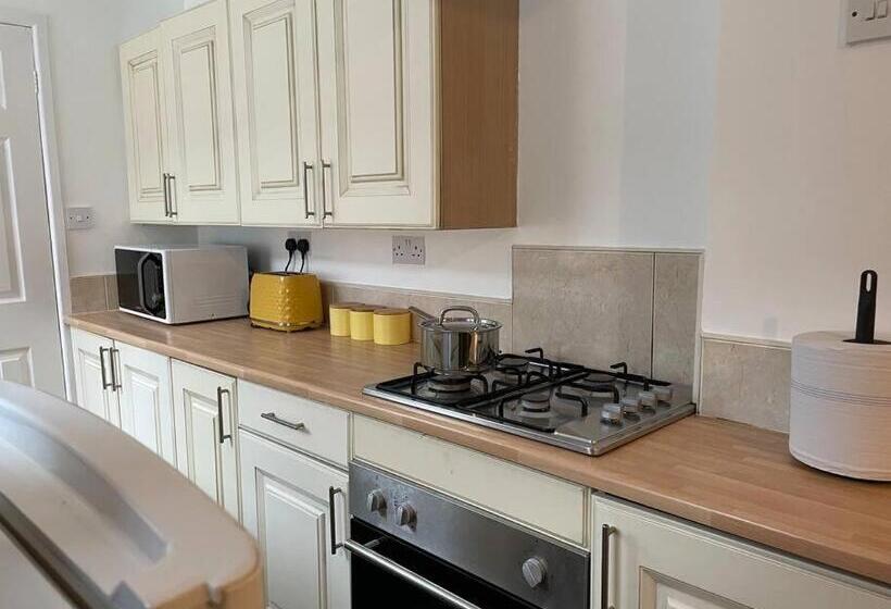 غرفة قياسية, Keary Entire House. 3 Beds. Bright And Cheerful