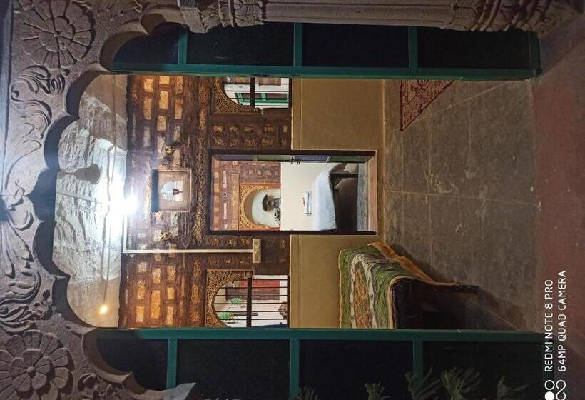 غرفة قياسية ثلاثية, Shangri La Heritage Home Stay