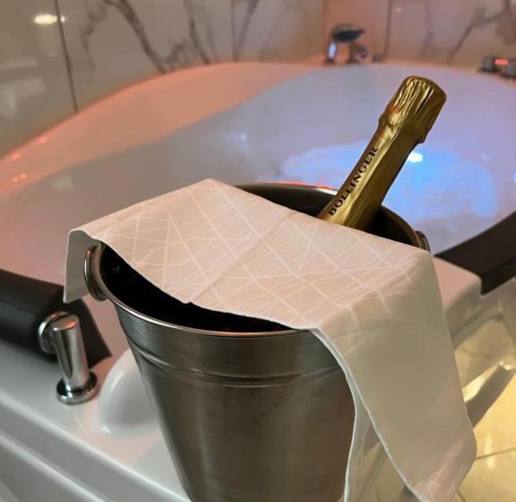 اتاق استاندارد با وان آب گرم, La Porta Di Alba