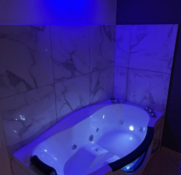 اتاق استاندارد با وان آب گرم, La Porta Di Alba