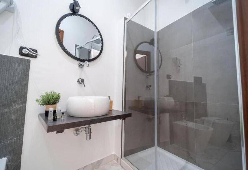 اتاق راحتی سه تخته, La Porta Di Alba